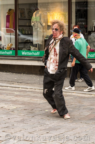 Hameenlinnan-Zombie-Walk-2013-valokuvaaja-Markus-Kauppinen-01